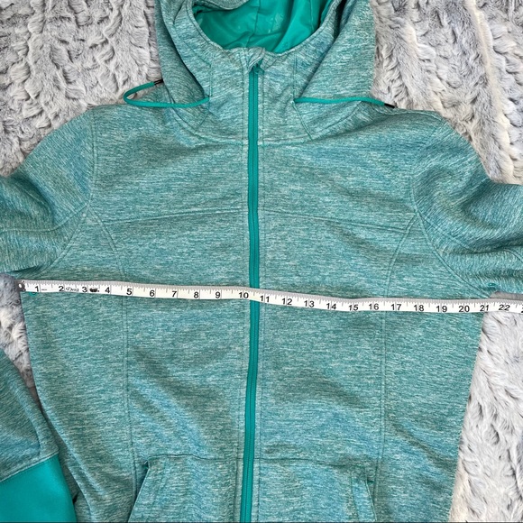 Oakley Wind and Water Resistant Hooded Jacket - Picture 6 of 15